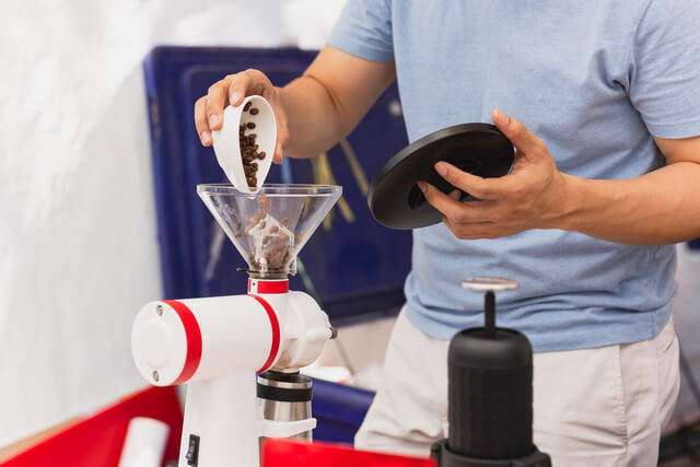 How to Use an Electric Coffee Grinder