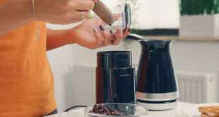 How to Use an Electric Coffee Grinder