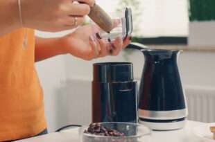 How to Use an Electric Coffee Grinder