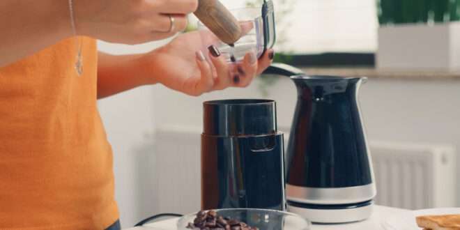 How to Use an Electric Coffee Grinder